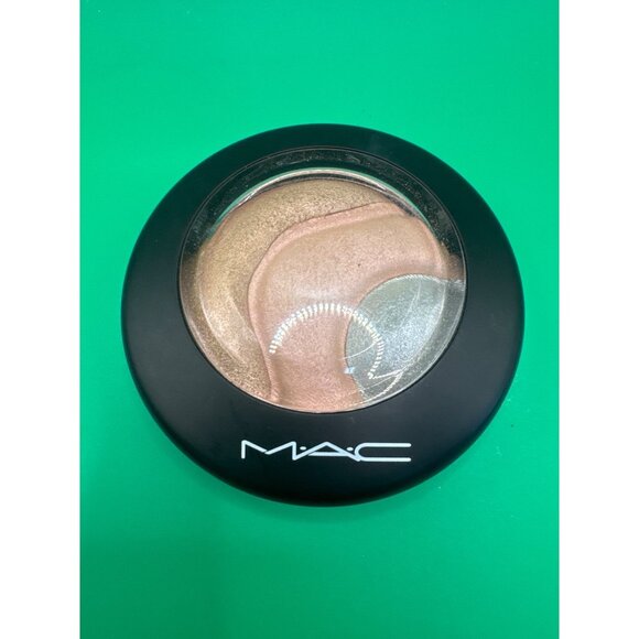 Mac Otherworldly Mineralize Skinfinish Highlighter 7.2 Oz Multi-Tone Metallic Fi - Picture 1 of 3